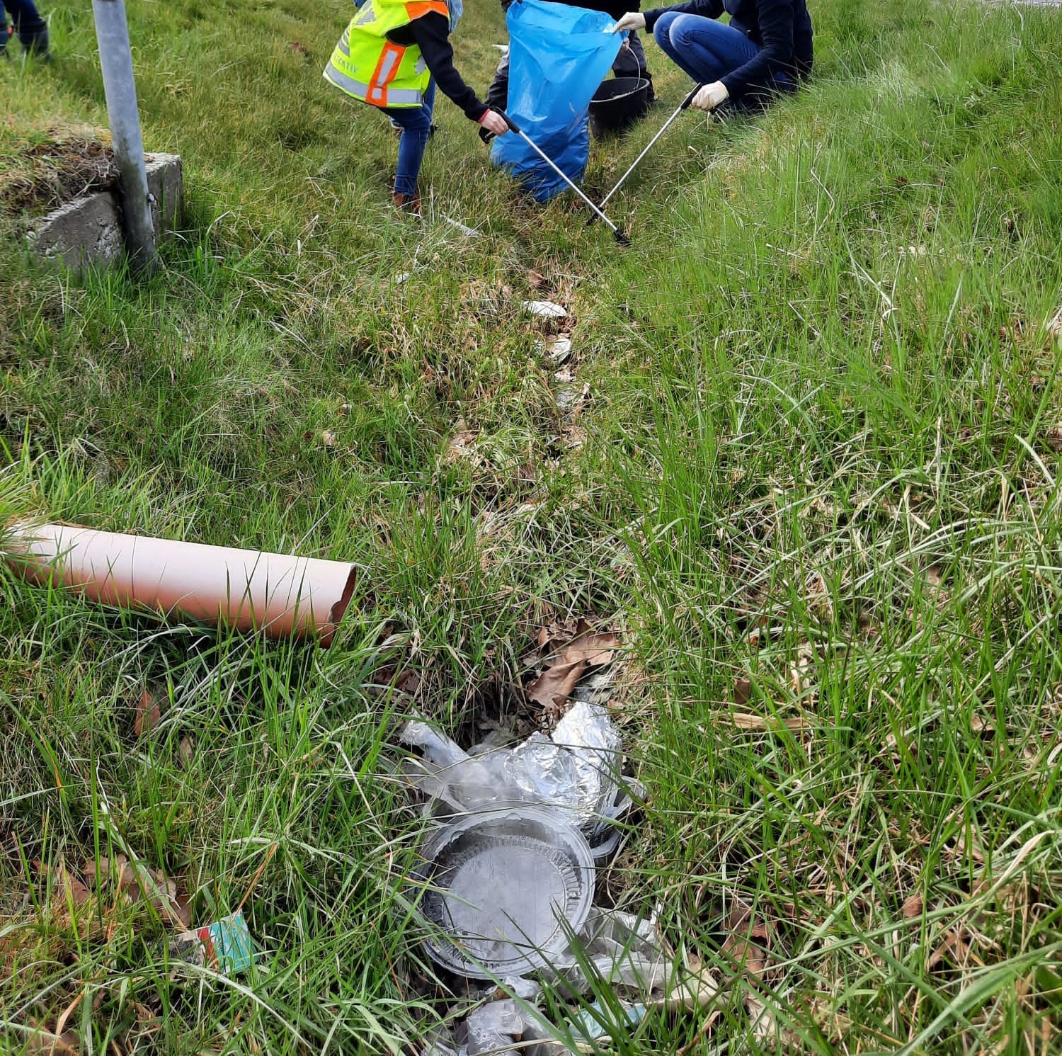Der Graben an der Hauptstrae B436 in Wiesederfehn ist immer ein Schwerpunkt unserer Sammlung.